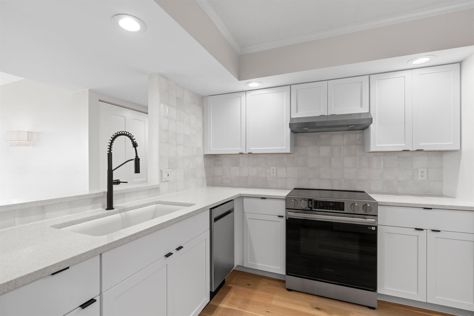 2900 NE 14th Street Causeway #605 photo 9