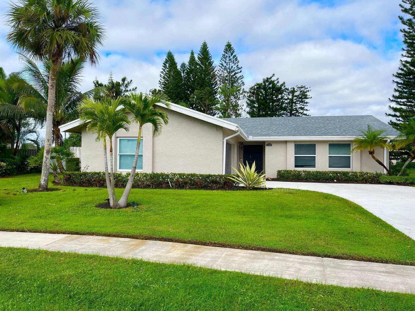 1799 Shower Tree Way photo 2