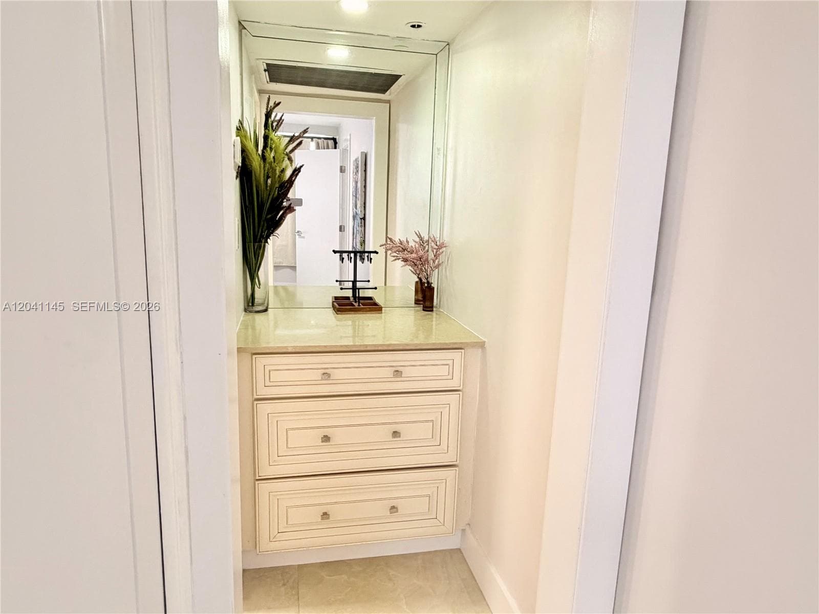 5225 Collins Ave 914 photo 23