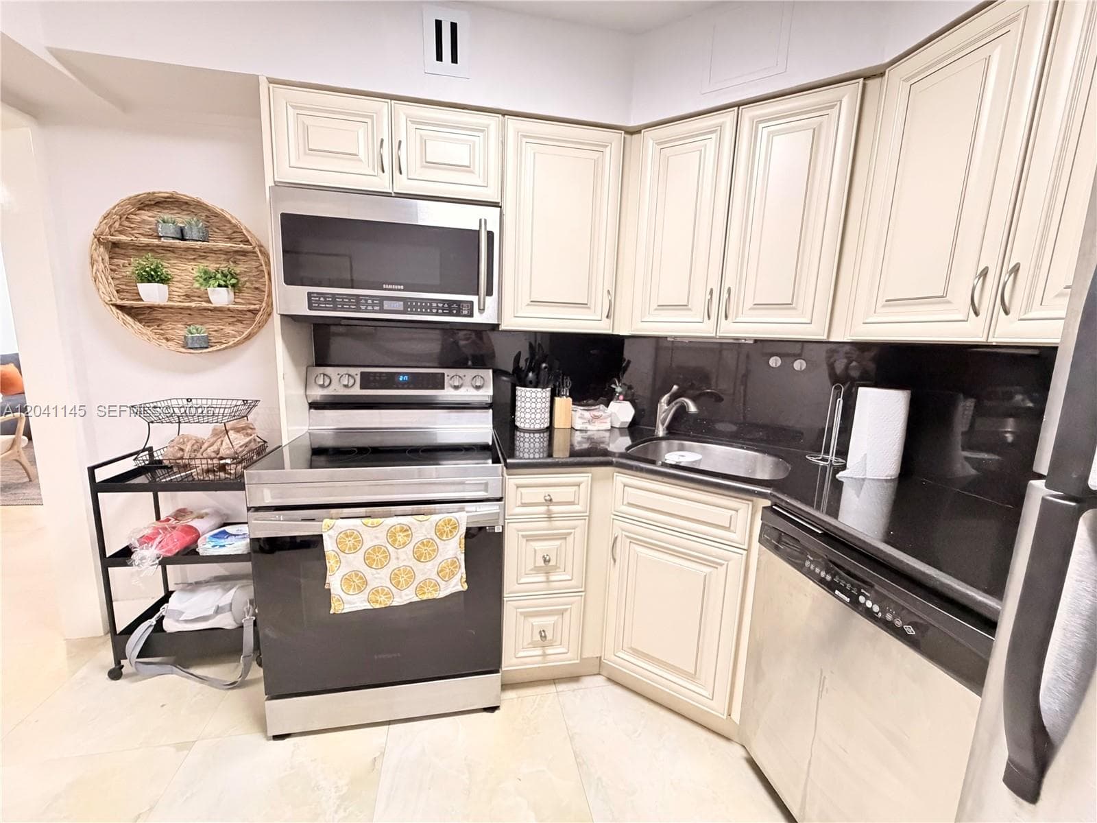 5225 Collins Ave 914 photo 16