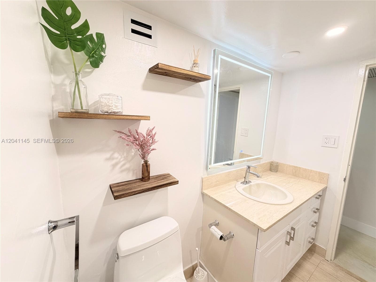 5225 Collins Ave 914 photo 22