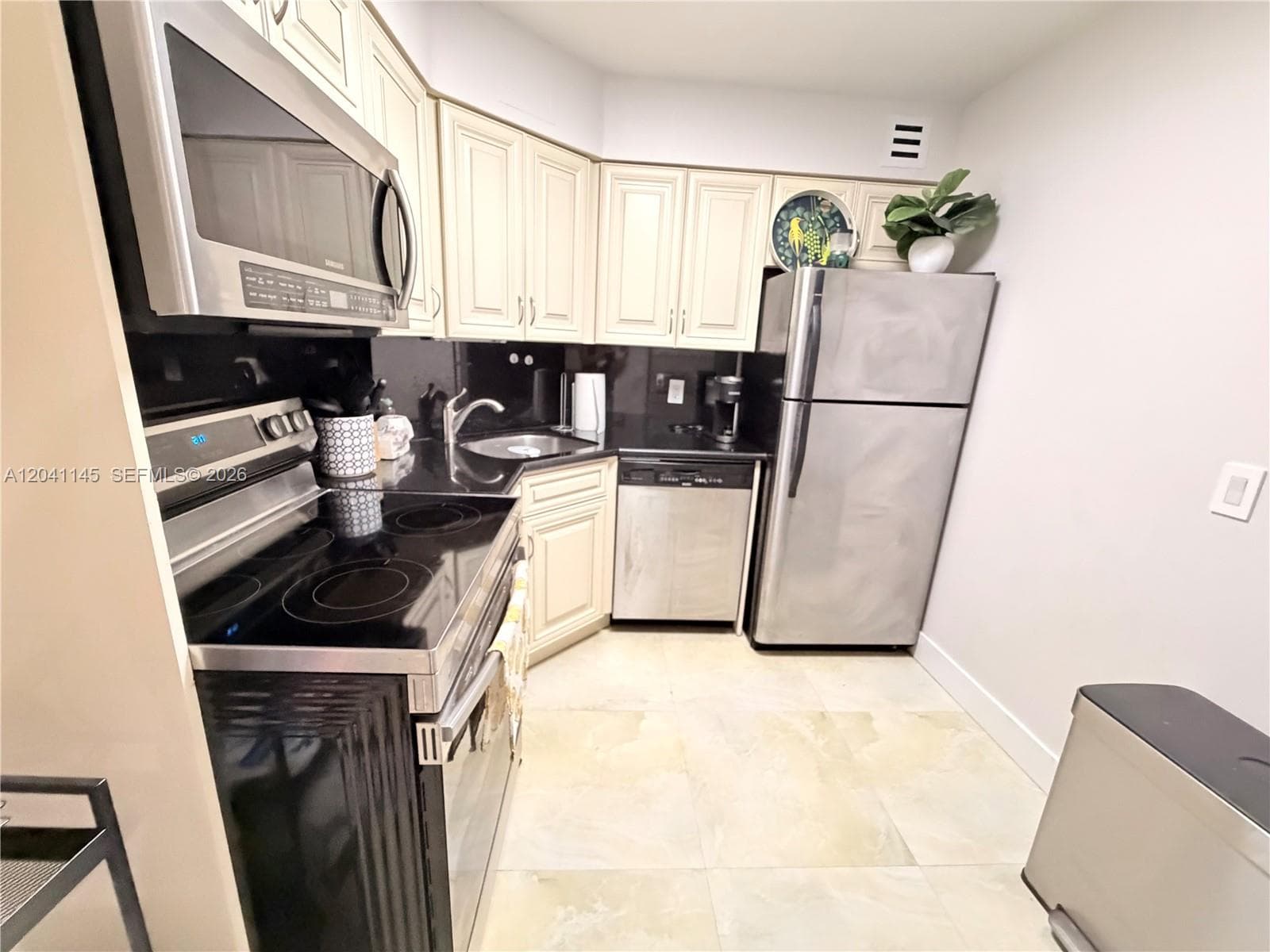 5225 Collins Ave 914 photo 14