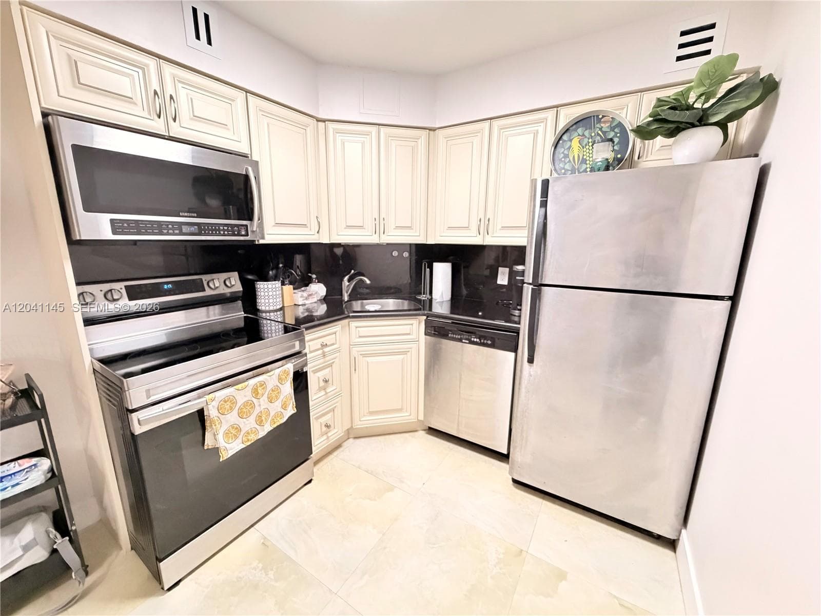 5225 Collins Ave 914 photo 15