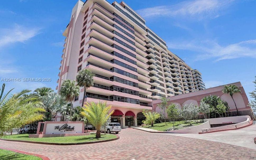 5225 Collins Ave 914 photo 4