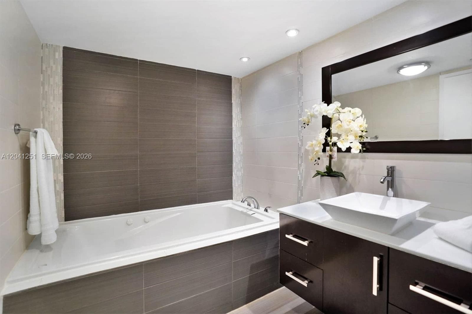 1717 N Bayshore Dr D-3931 photo 8