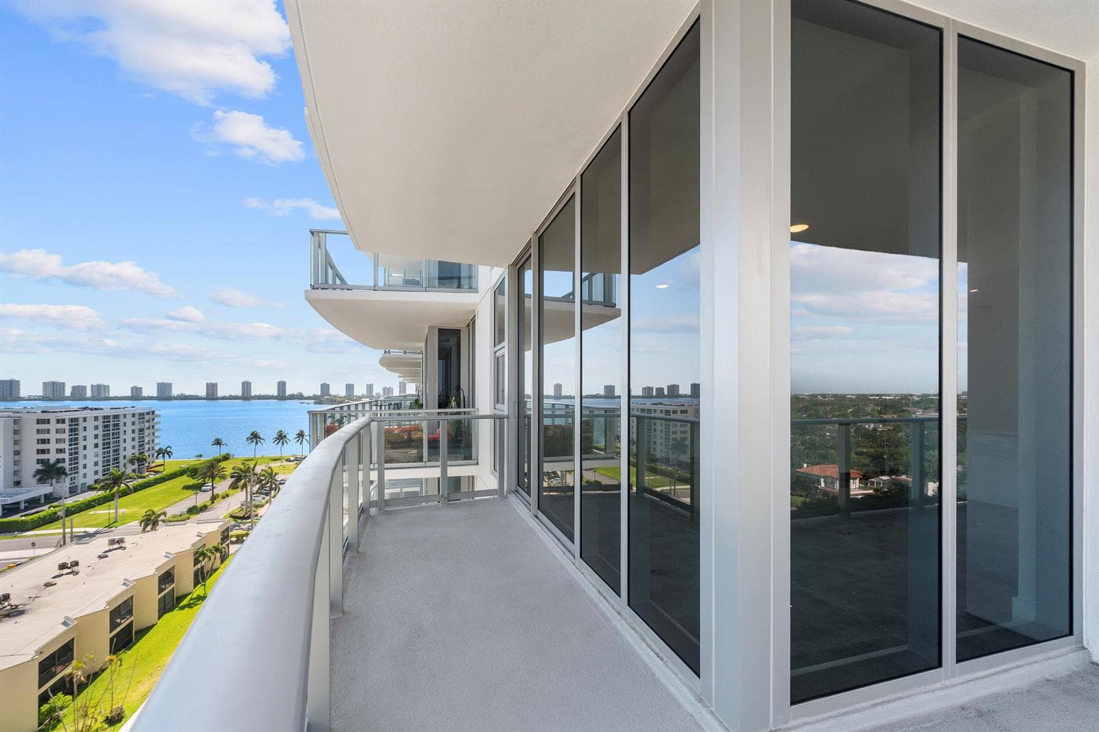 220 Lake Shore Drive 923 photo 23