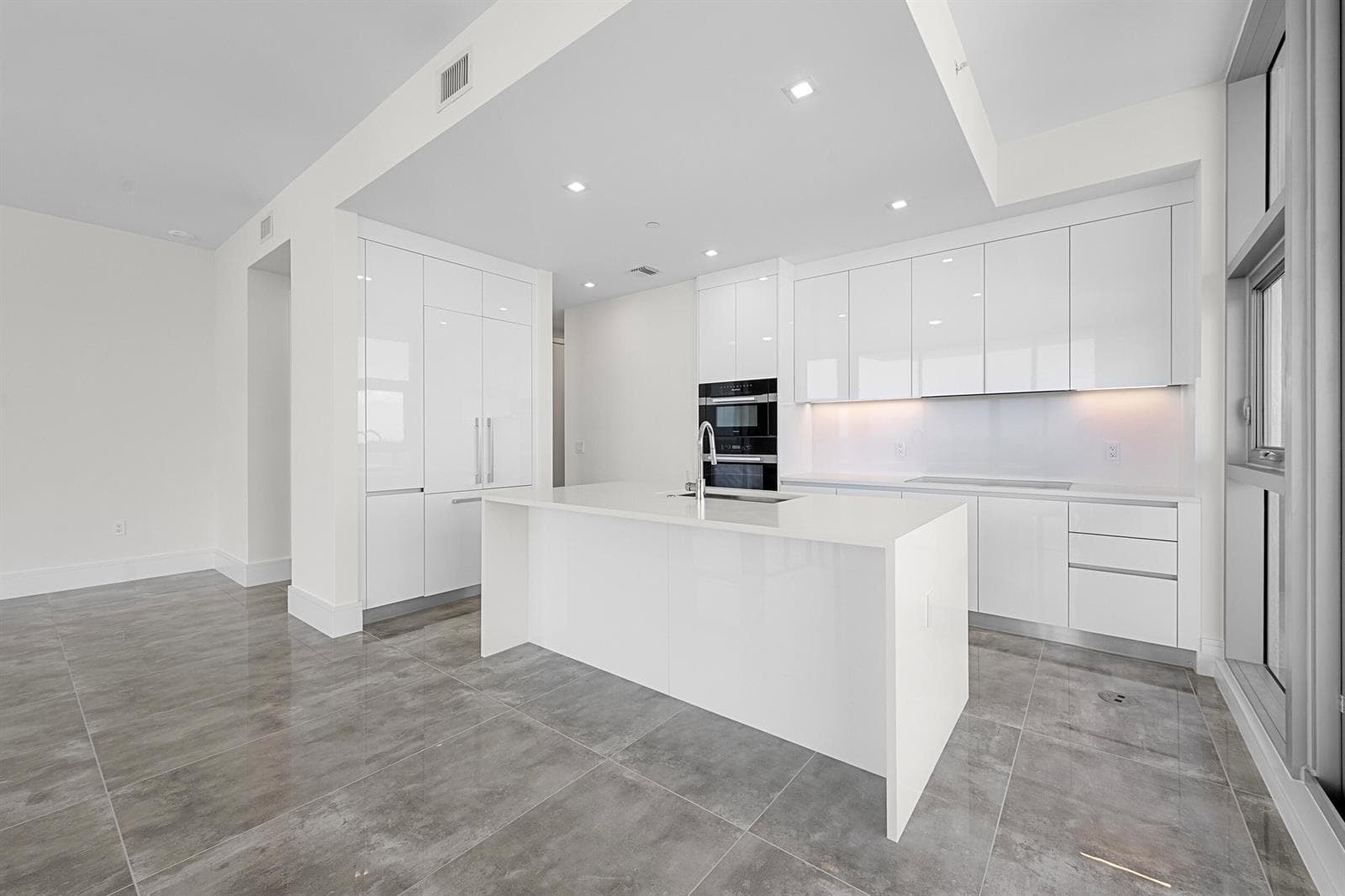 220 Lake Shore Drive 923 photo 6