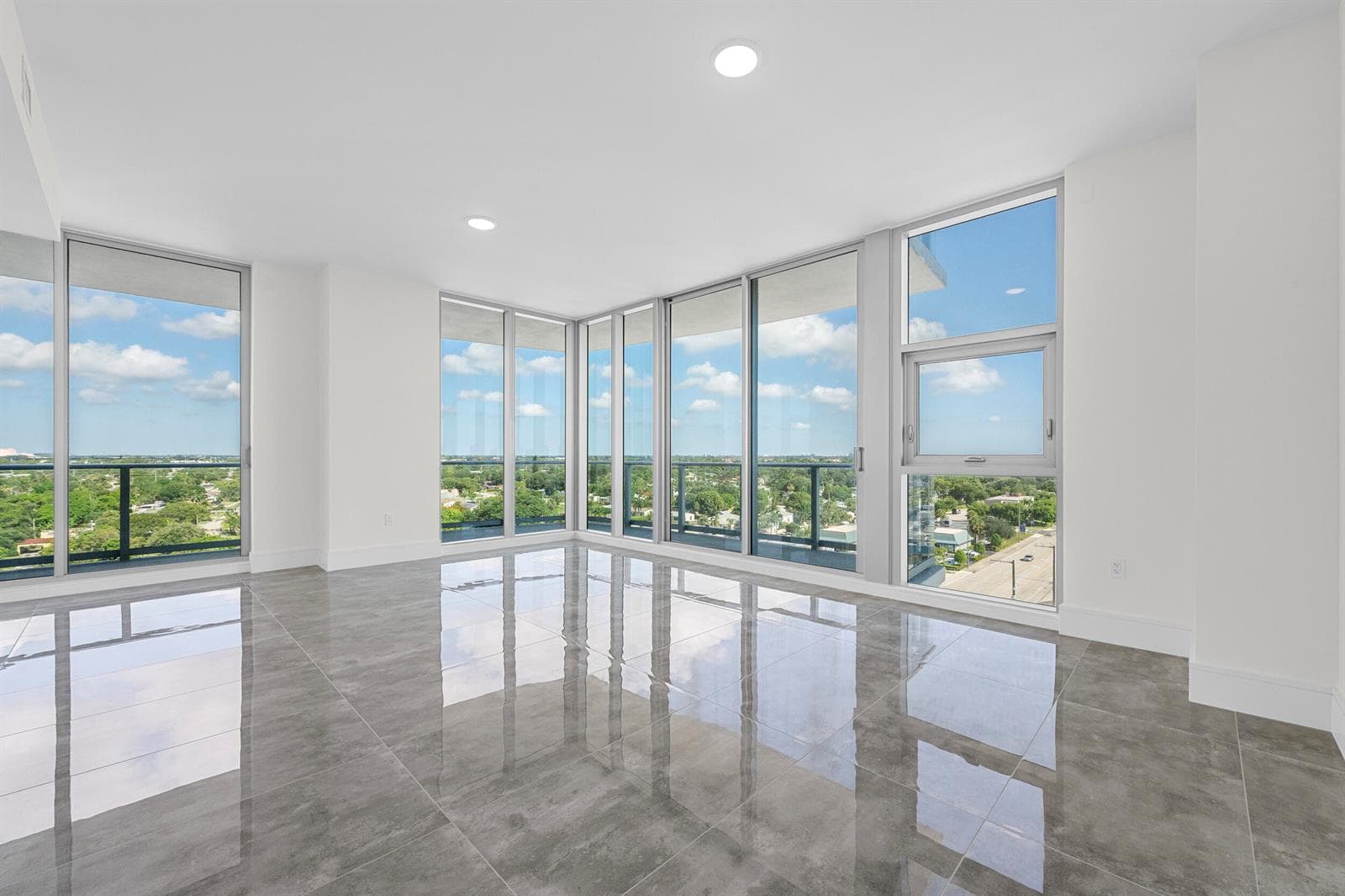 220 Lake Shore Drive 923 photo 17