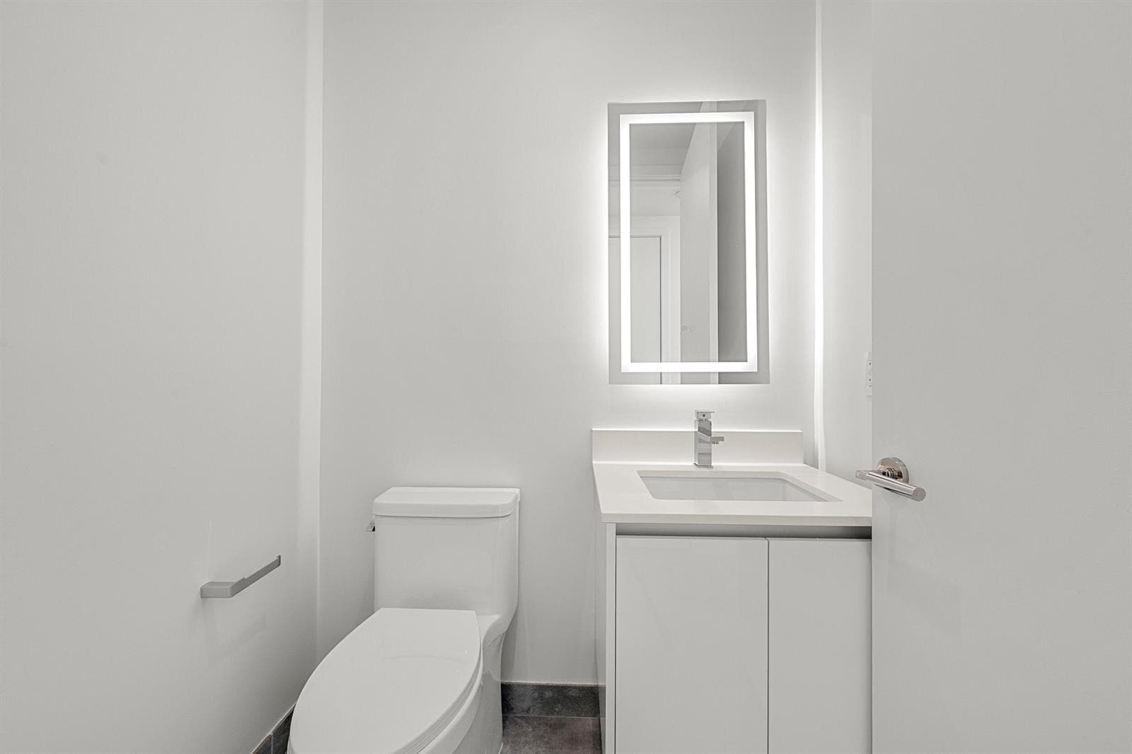 220 Lake Shore Drive 923 photo 16