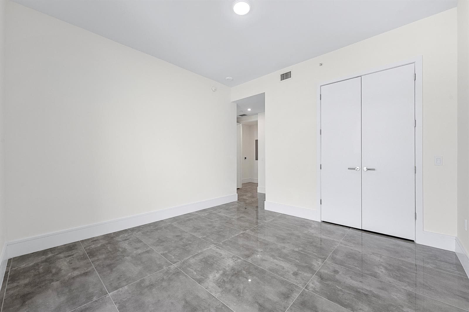 220 Lake Shore Drive 923 photo 12