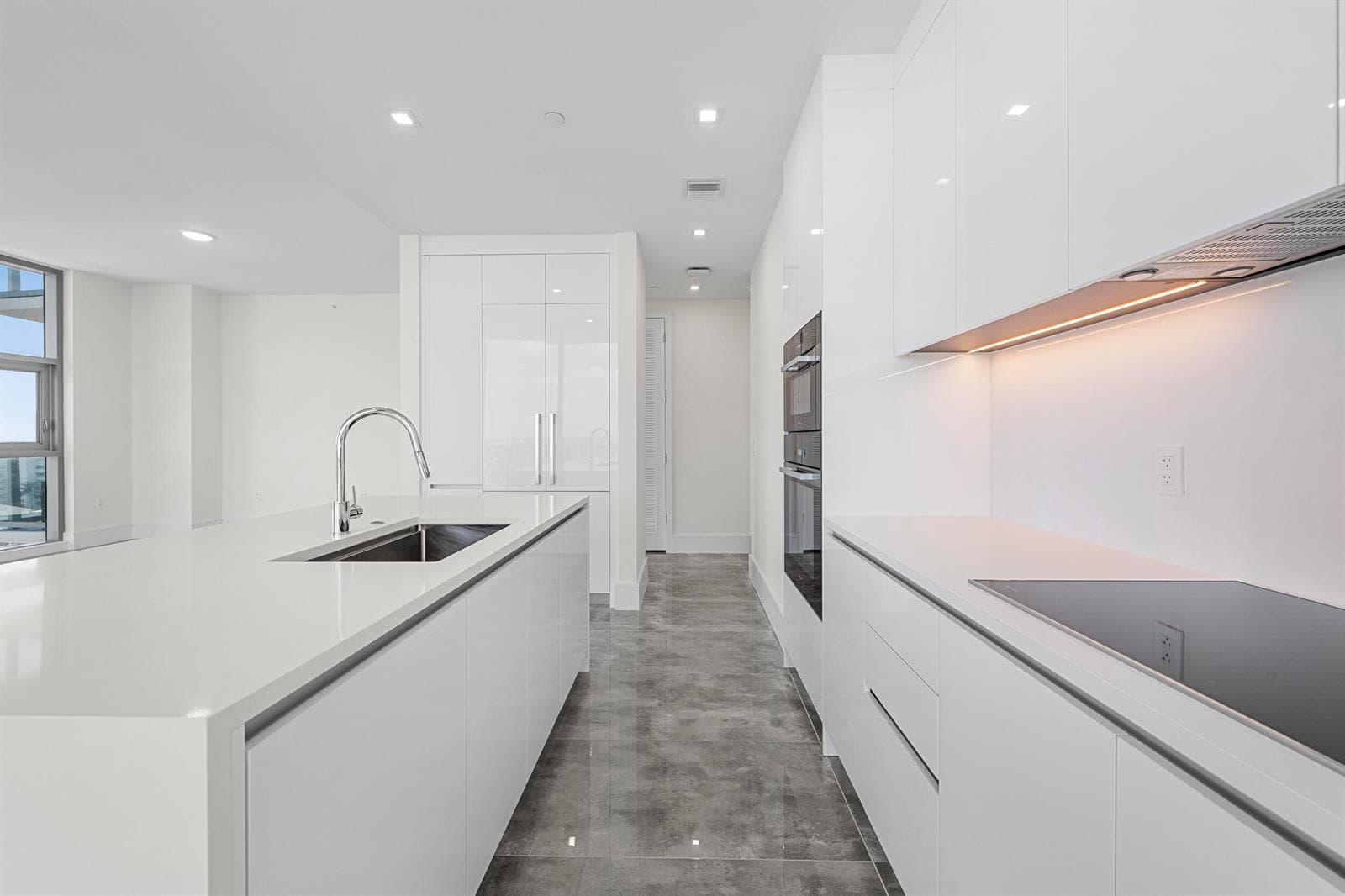 220 Lake Shore Drive 923 photo 7