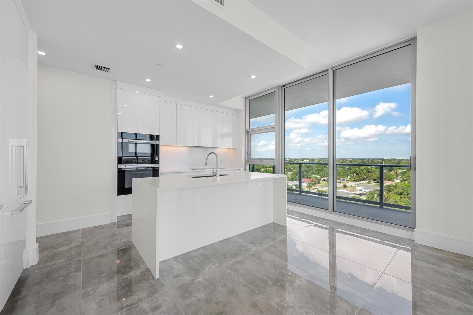 220 Lake Shore Drive 923 photo 3