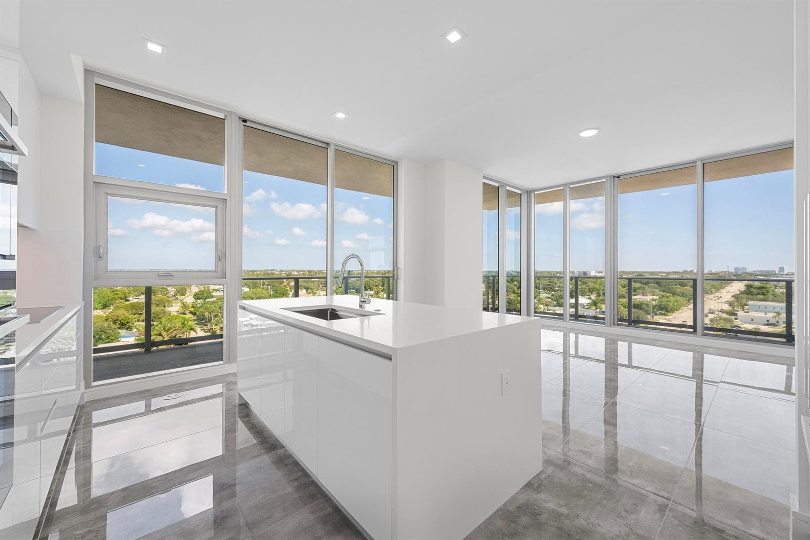 220 Lake Shore Drive 923 photo 1