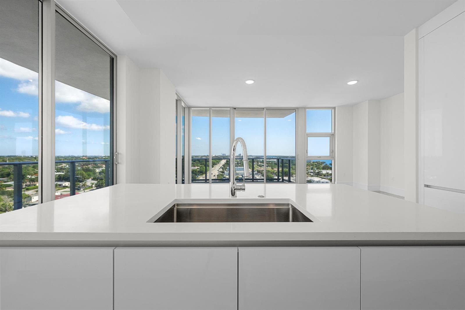 220 Lake Shore Drive 923 photo 5