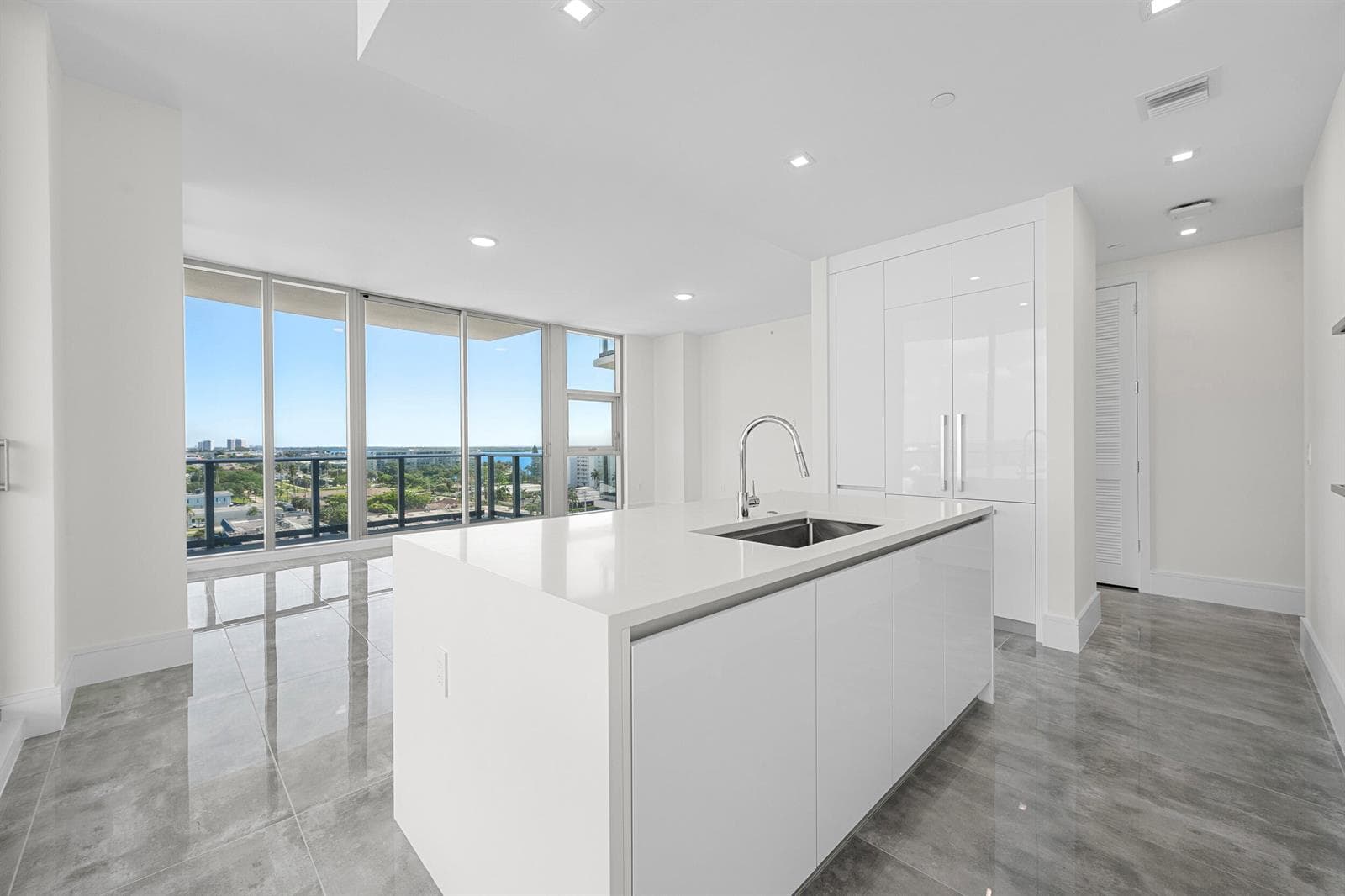 220 Lake Shore Drive 923 photo 4