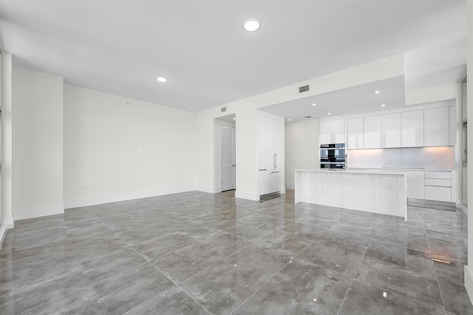 220 Lake Shore Drive 923 photo 8