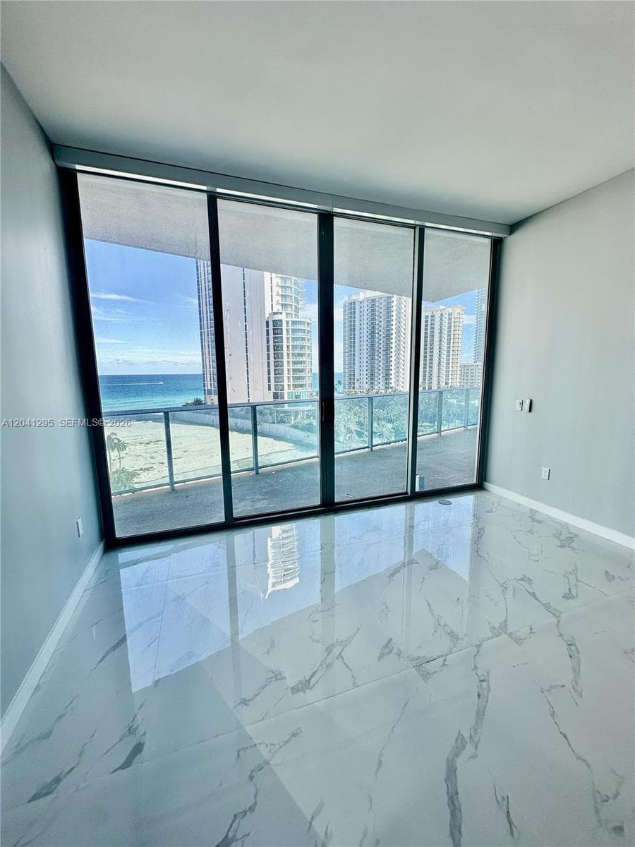 17550 Collins Ave 803 photo 9