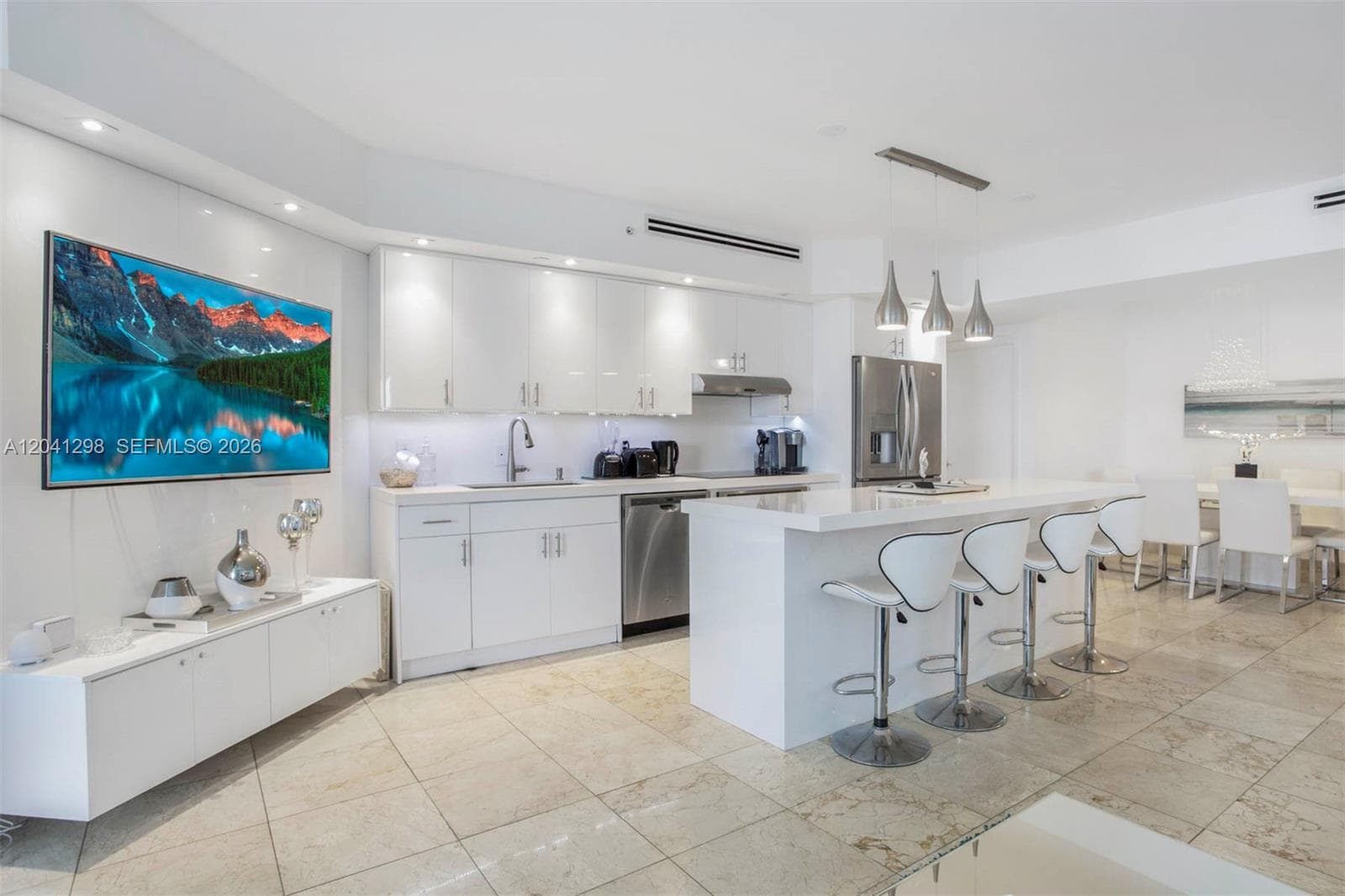 4775 Collins Ave 2508 photo 3