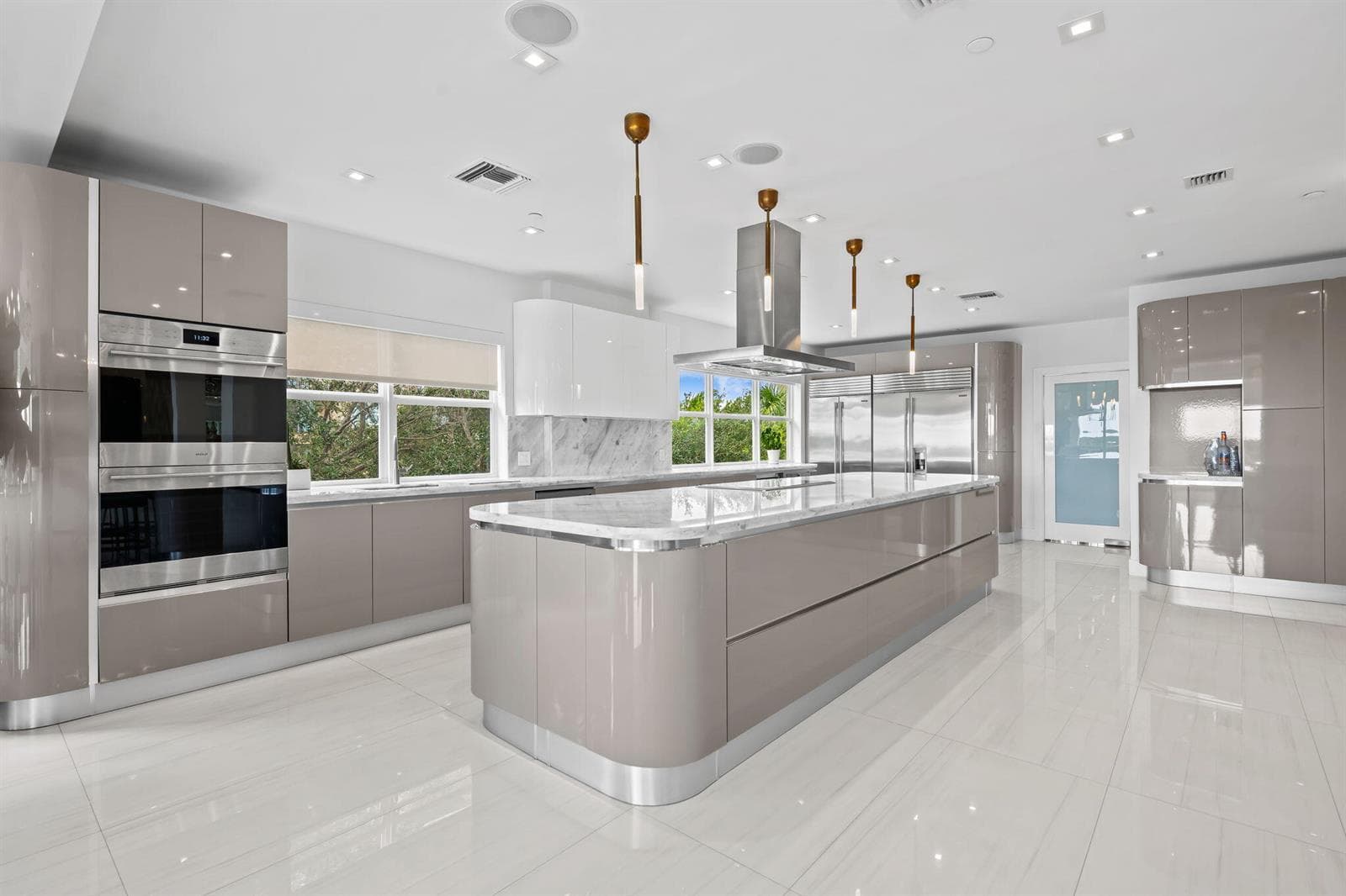 1050 Seminole Drive Phb photo 5