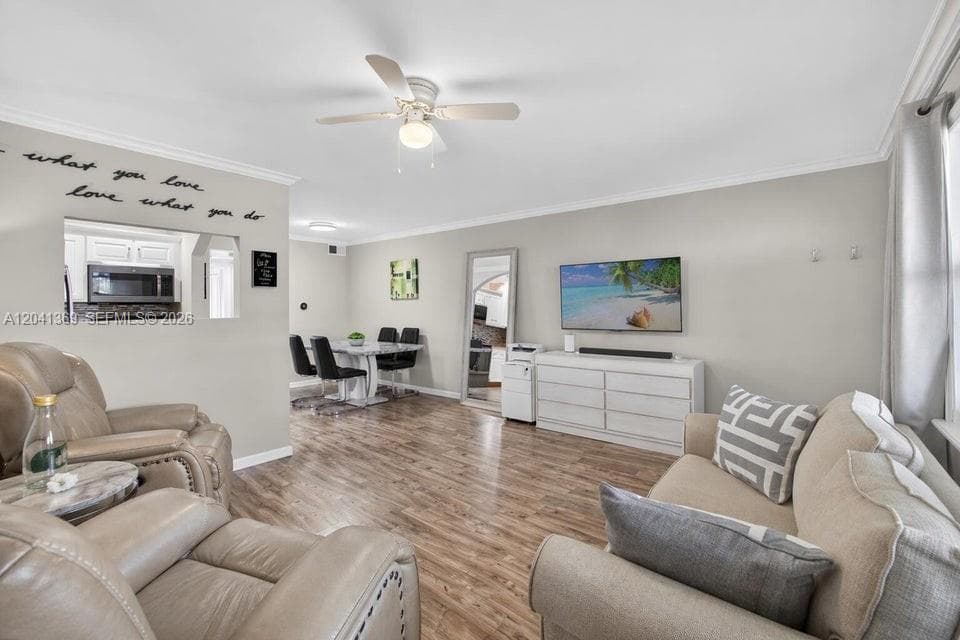 111 Shore Ct 205 photo 13