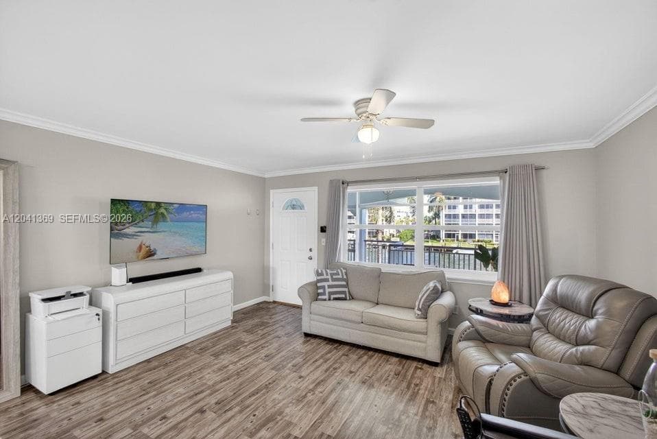 111 Shore Ct 205 photo 14