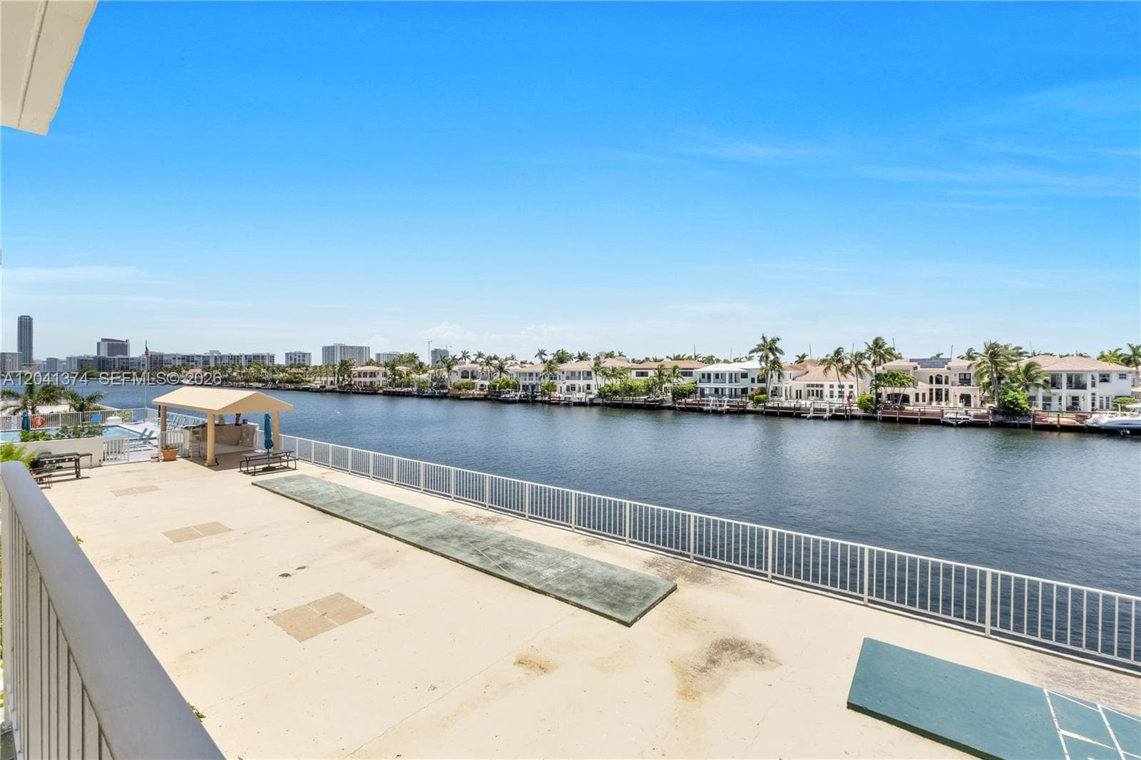 1410 S Ocean Dr 304 photo 20