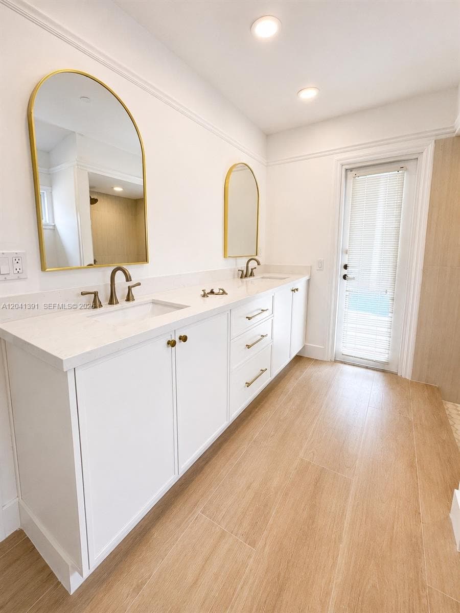 13005 Zambrana St photo 13