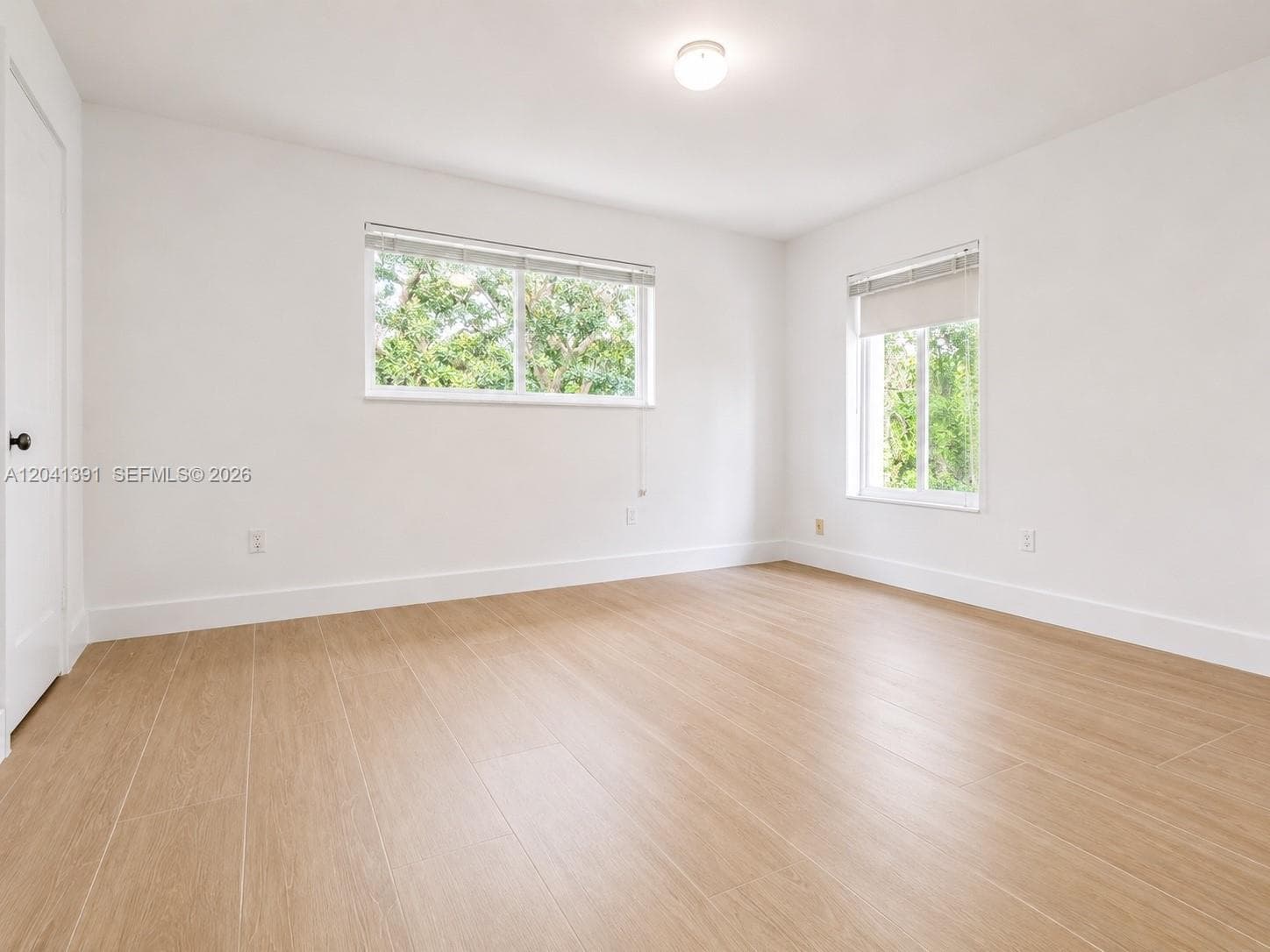 13005 Zambrana St photo 16