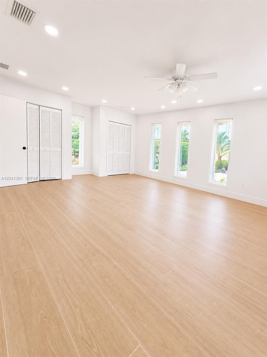 13005 Zambrana St photo 7