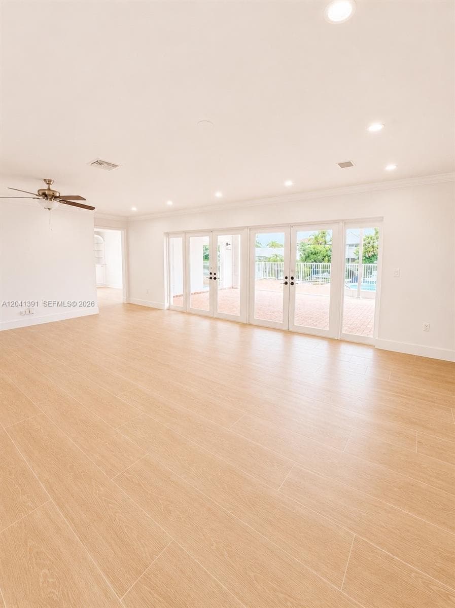 13005 Zambrana St photo 3