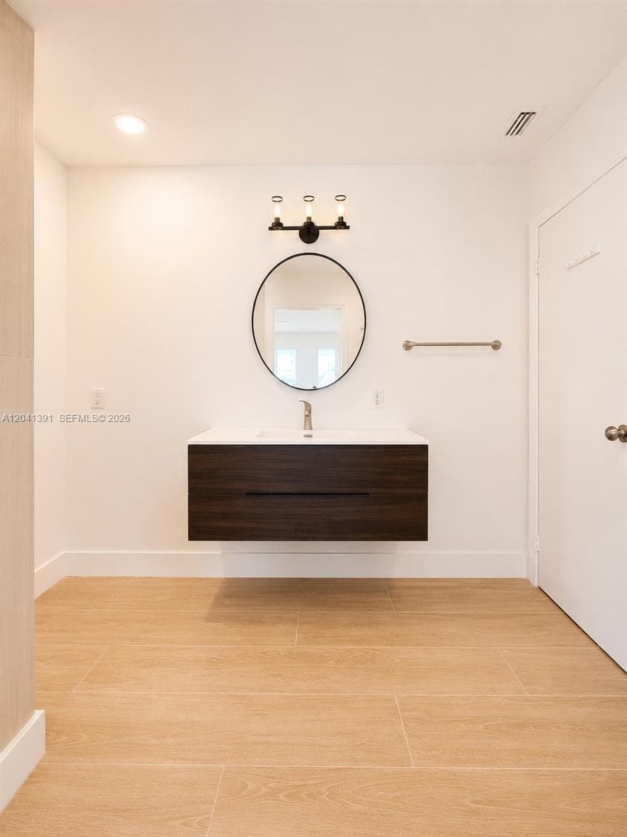 13005 Zambrana St photo 9