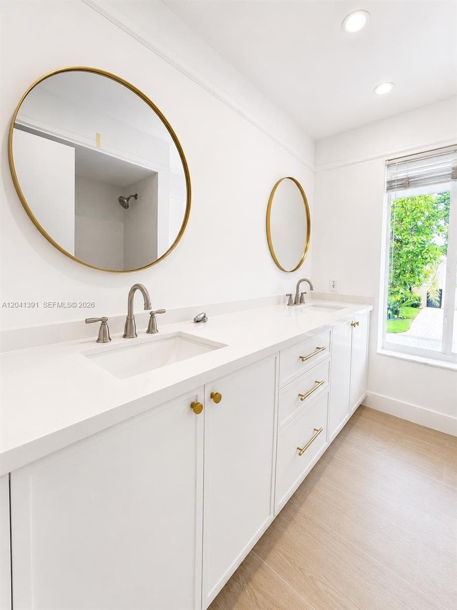 13005 Zambrana St photo 15