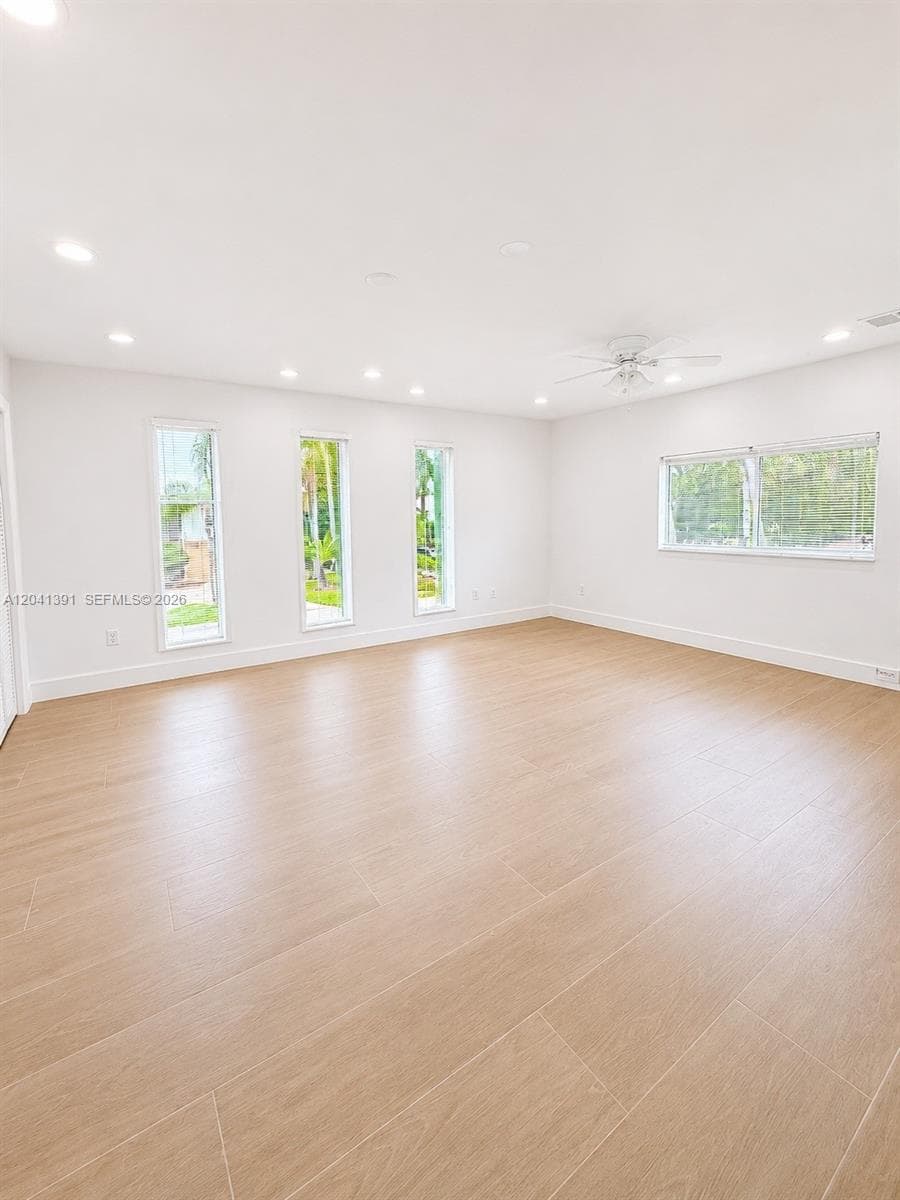 13005 Zambrana St photo 8