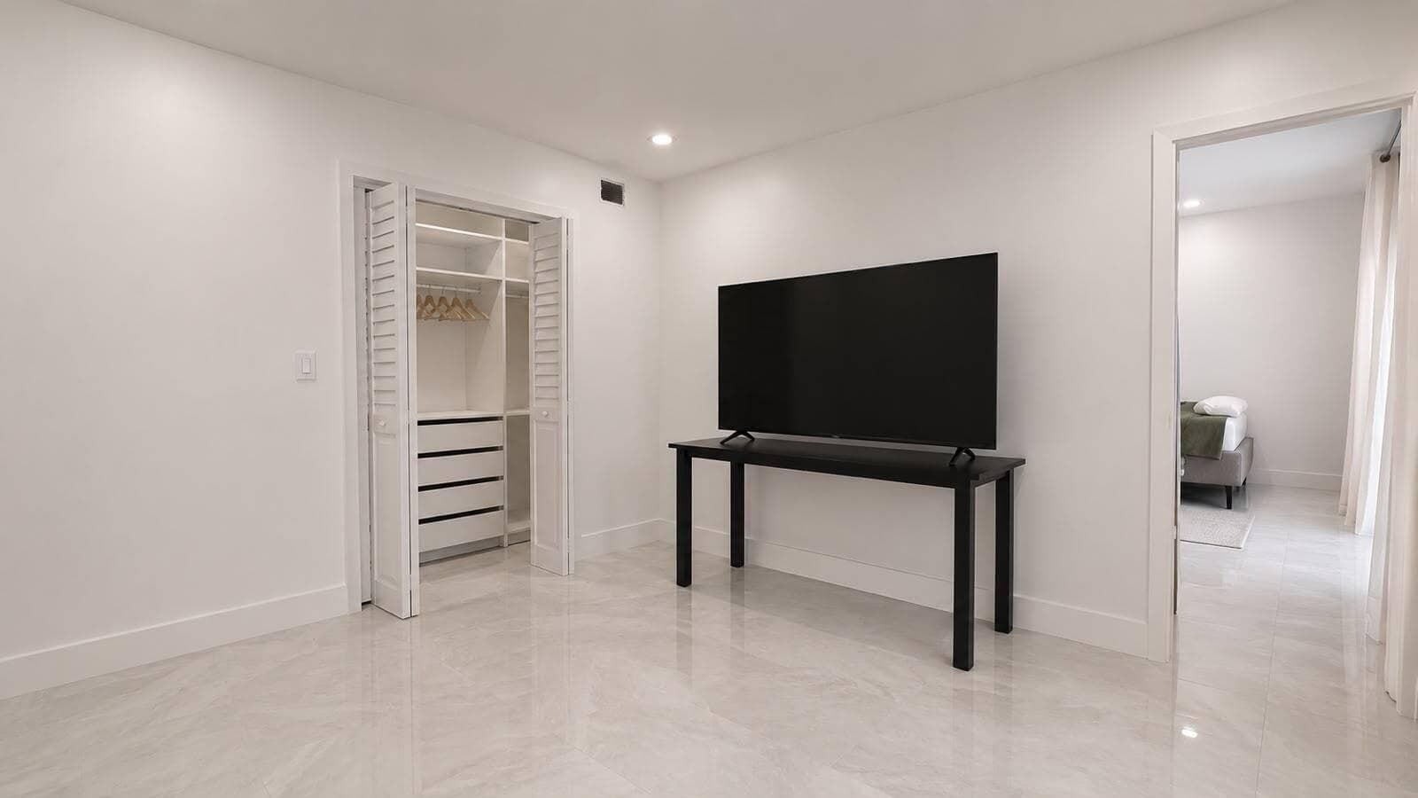 6249 Bay Club Drive 3 photo 4
