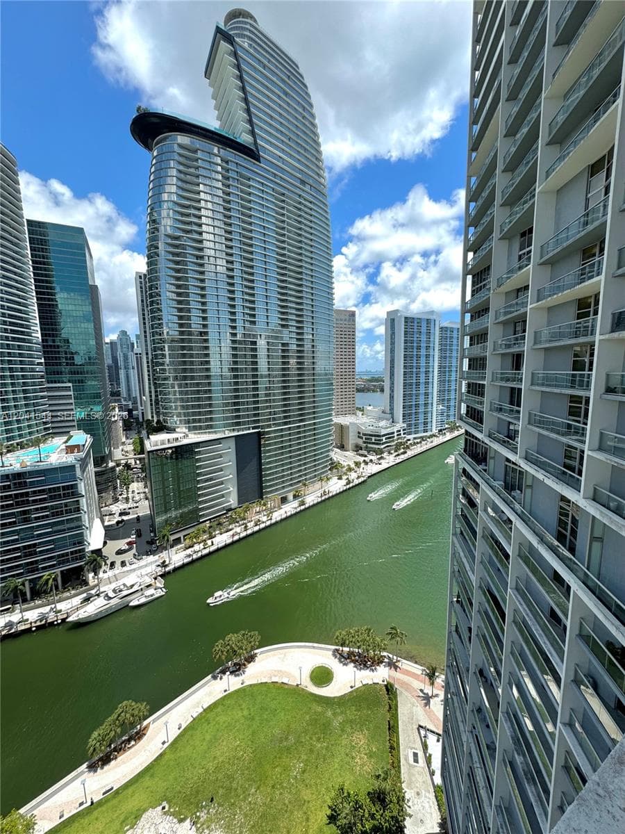 475 Brickell Ave 2512 photo 3
