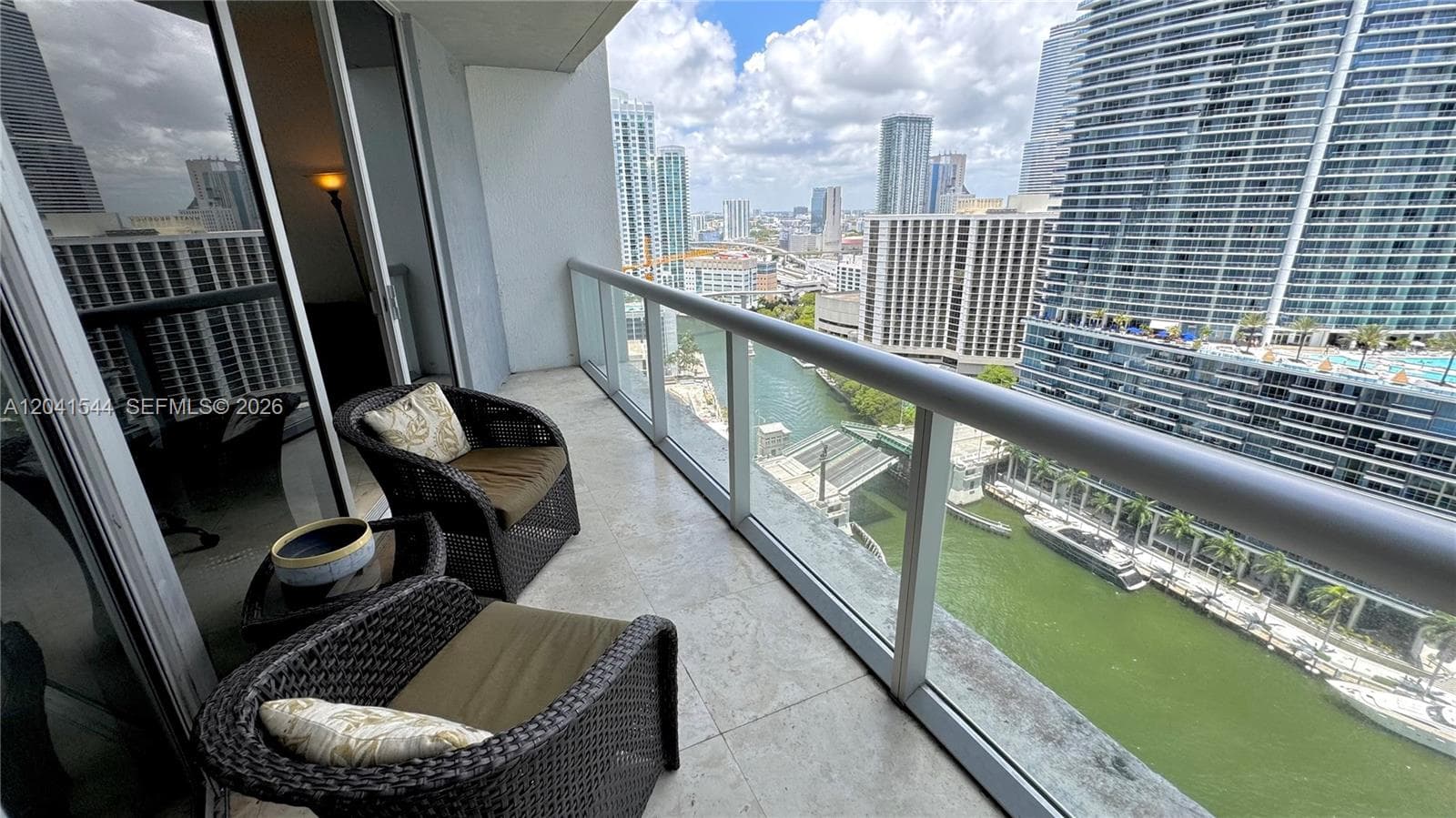475 Brickell Ave 2512 photo 5