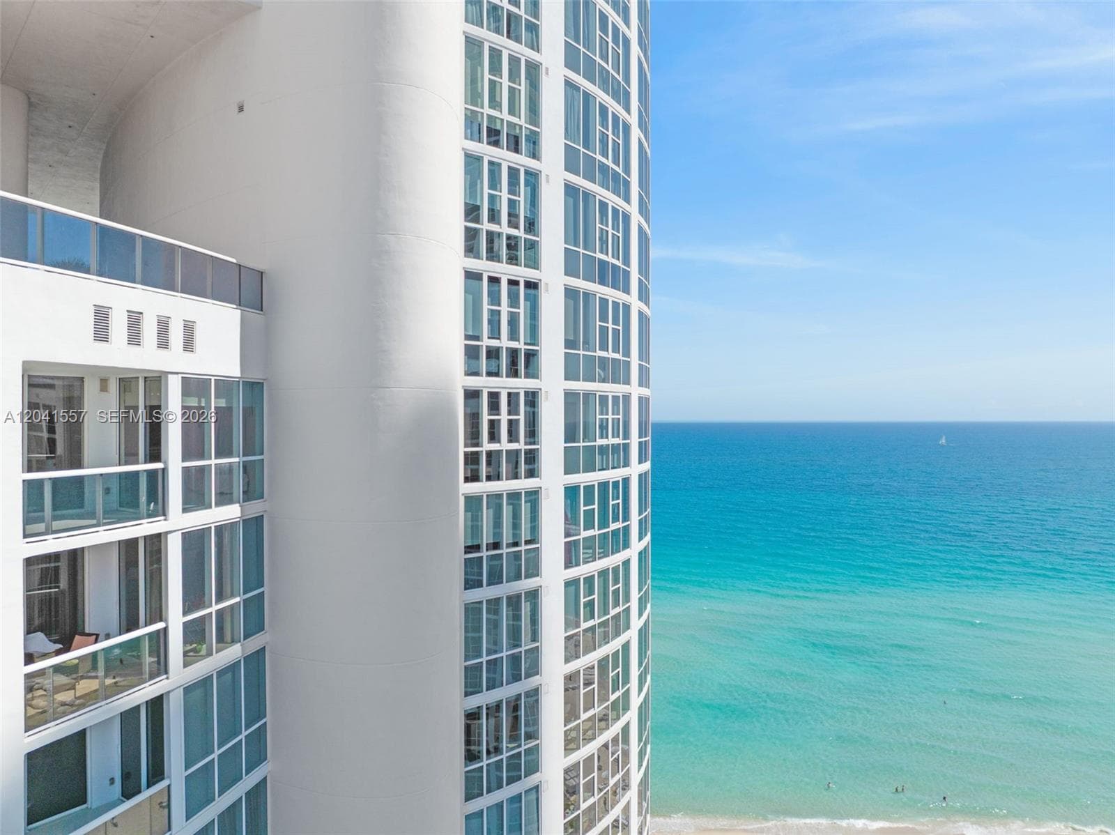 18201 Collins Ave 2008 photo 2
