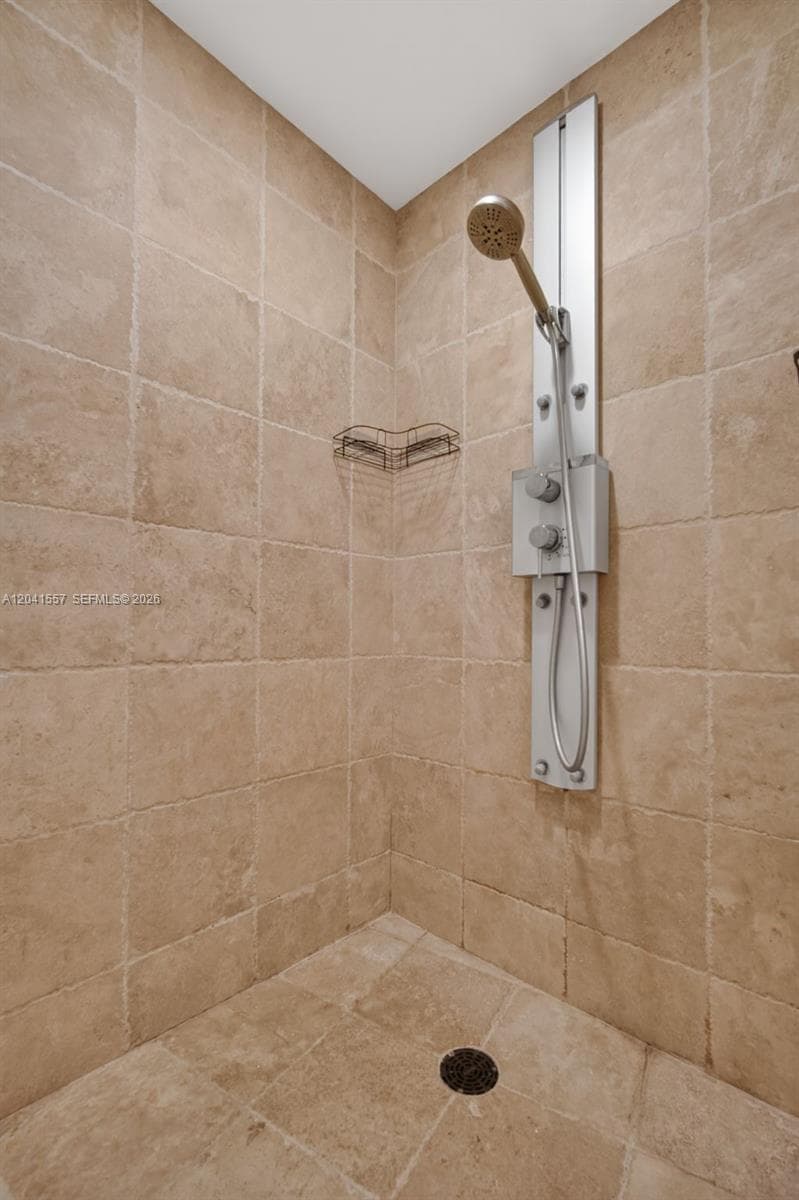 18201 Collins Ave 2008 photo 24