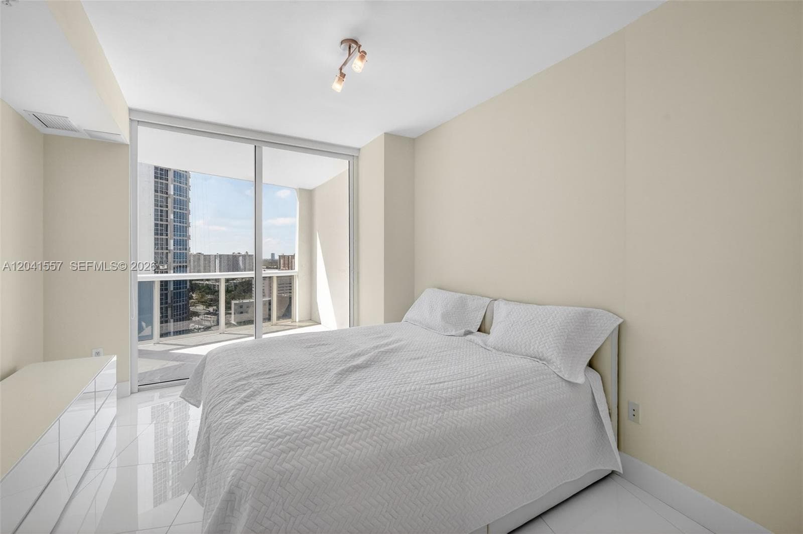 18201 Collins Ave 2008 photo 18