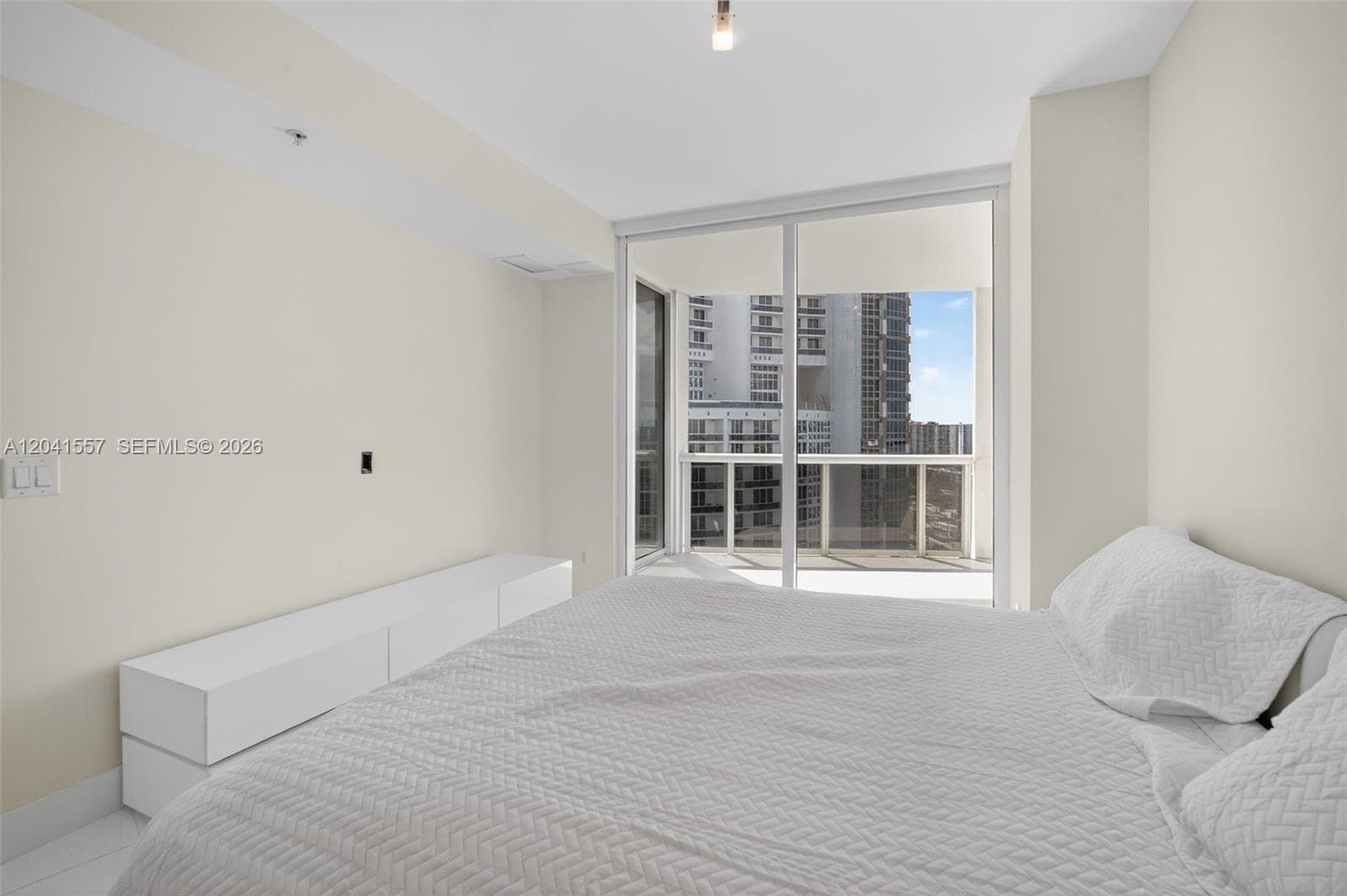 18201 Collins Ave 2008 photo 19