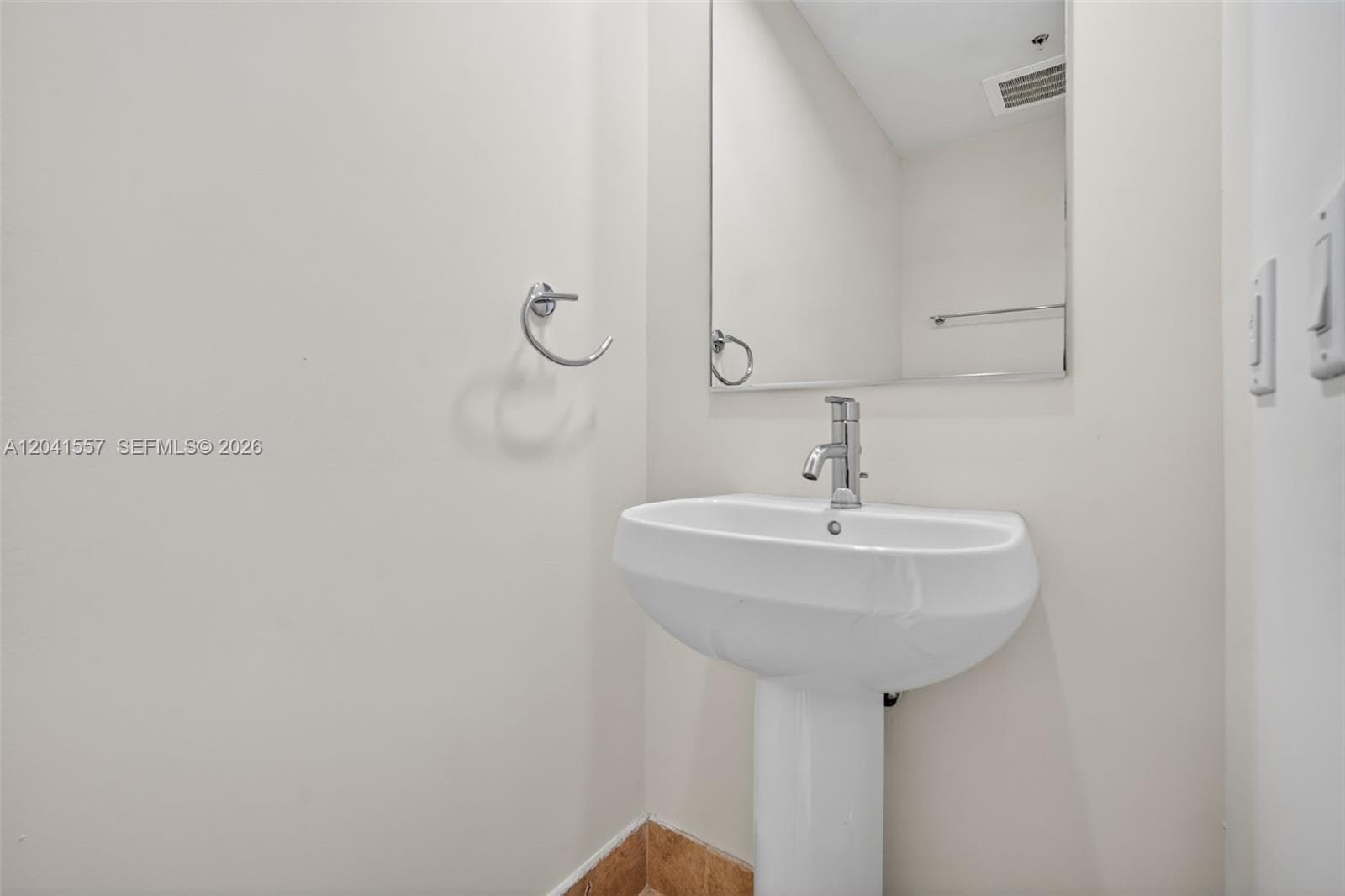 18201 Collins Ave 2008 photo 25
