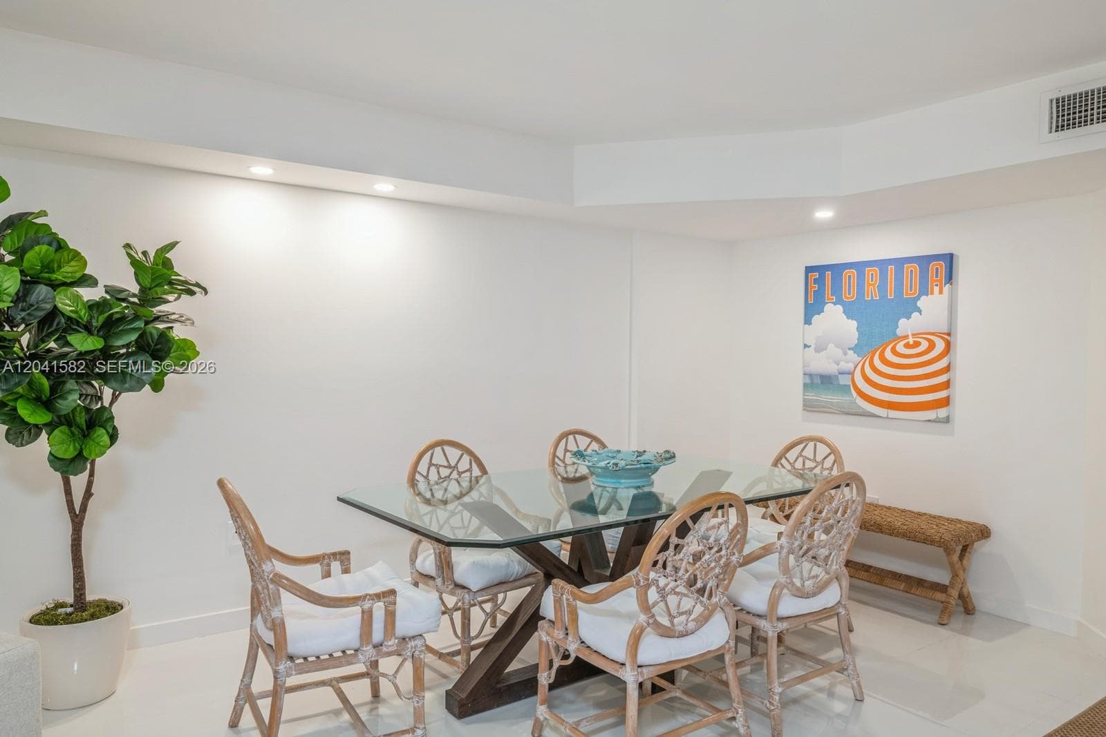 6423 Collins Ave 203 photo 4