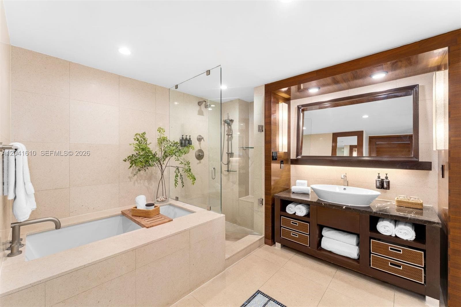 6801 Collins Ave DOOR 606 photo 7