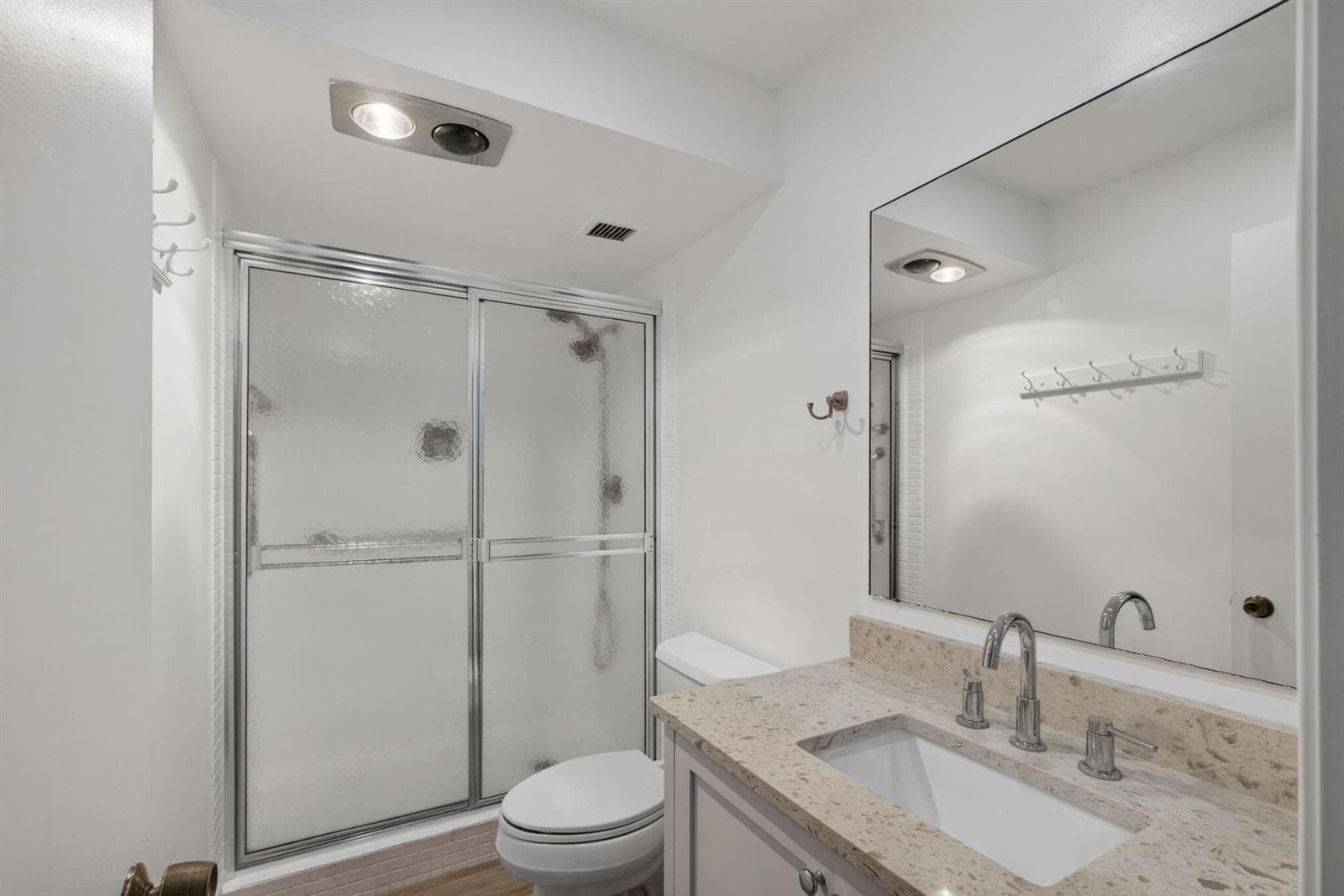 801 Lake Shore Drive 716 photo 23