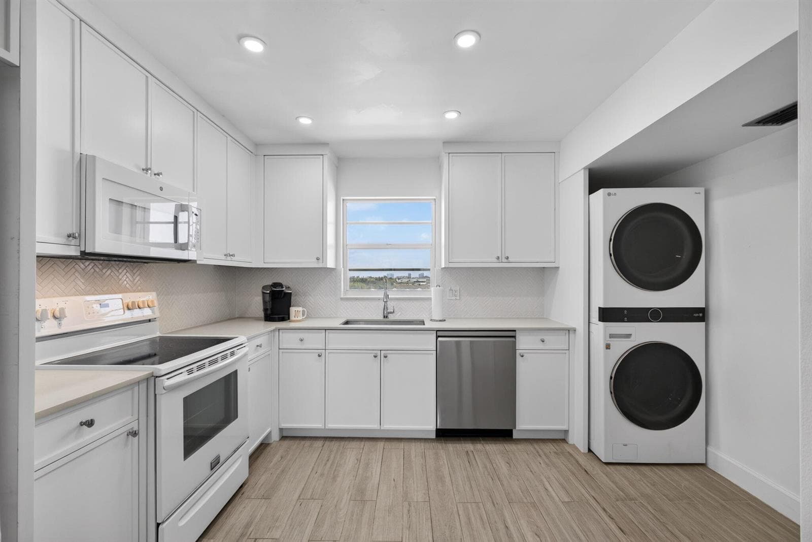 801 Lake Shore Drive 716 photo 13