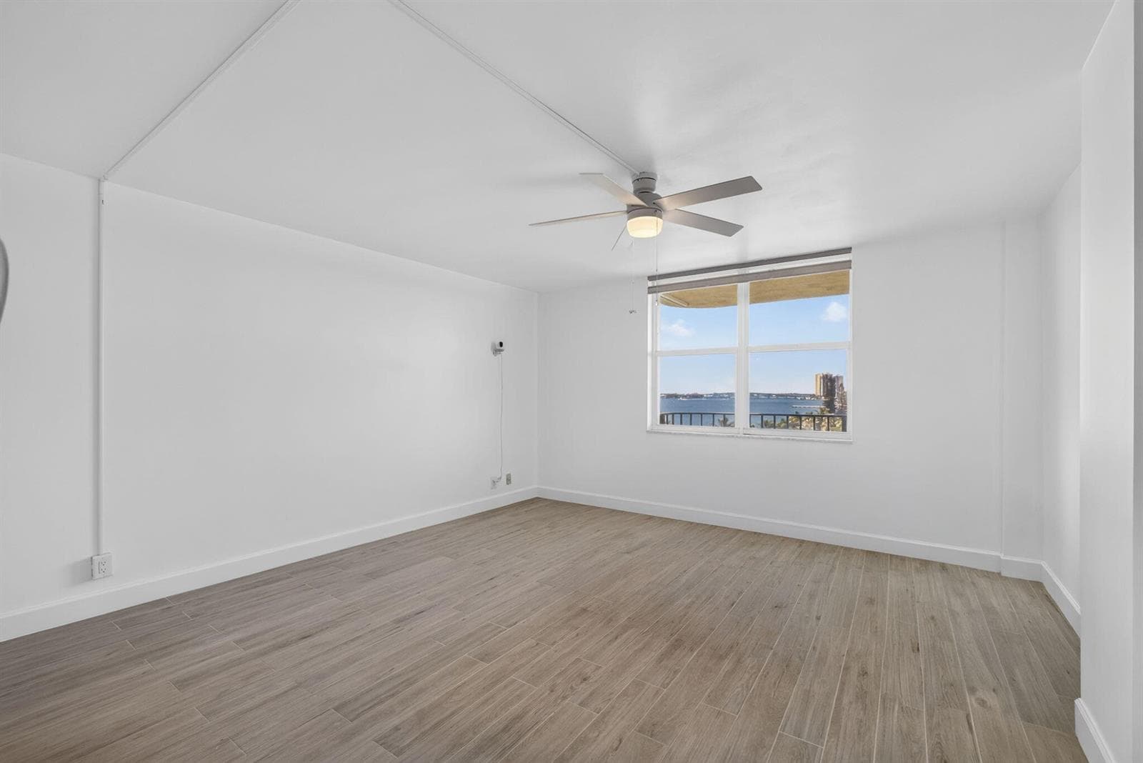 801 Lake Shore Drive 716 photo 16