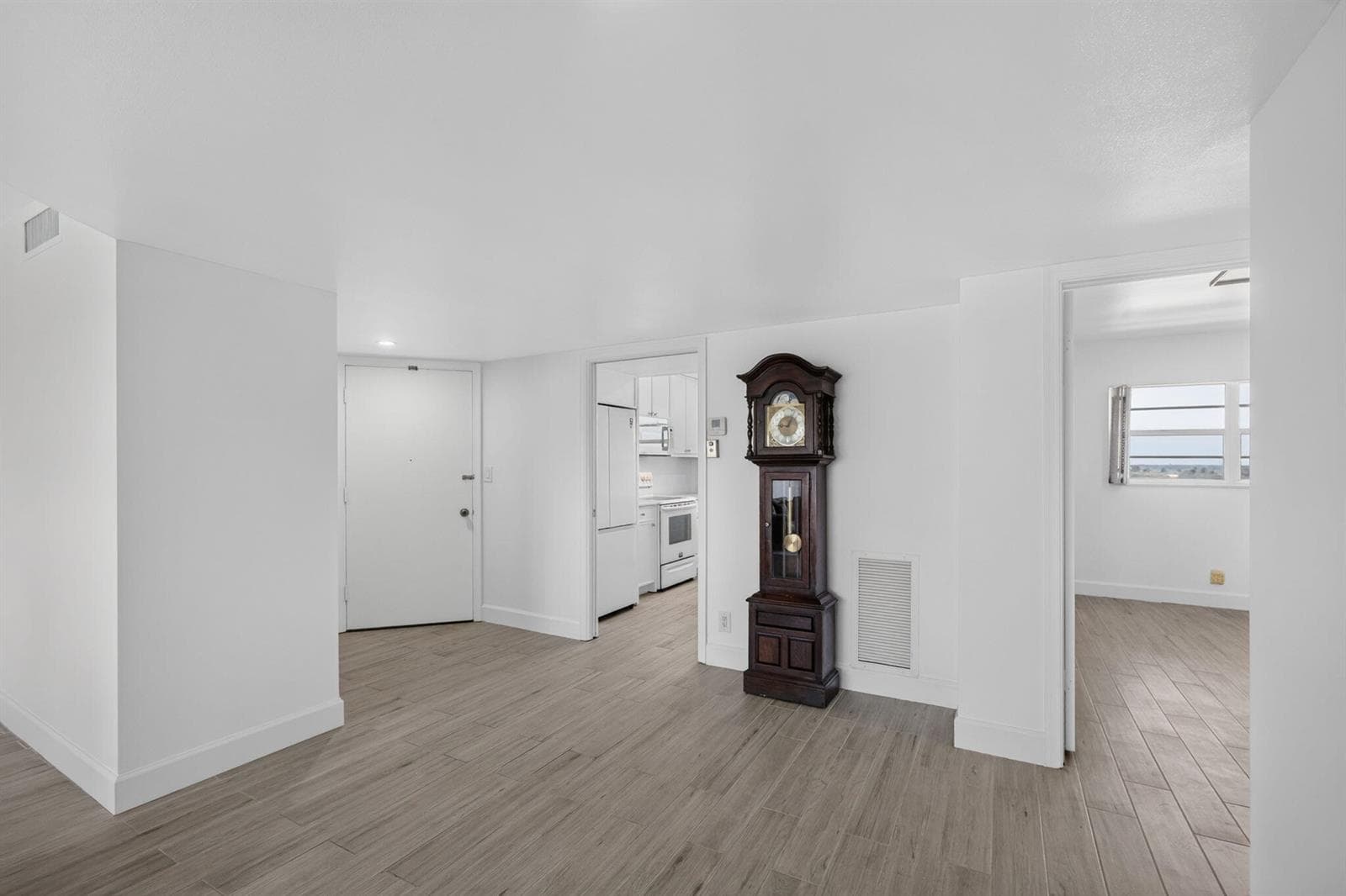 801 Lake Shore Drive 716 photo 12