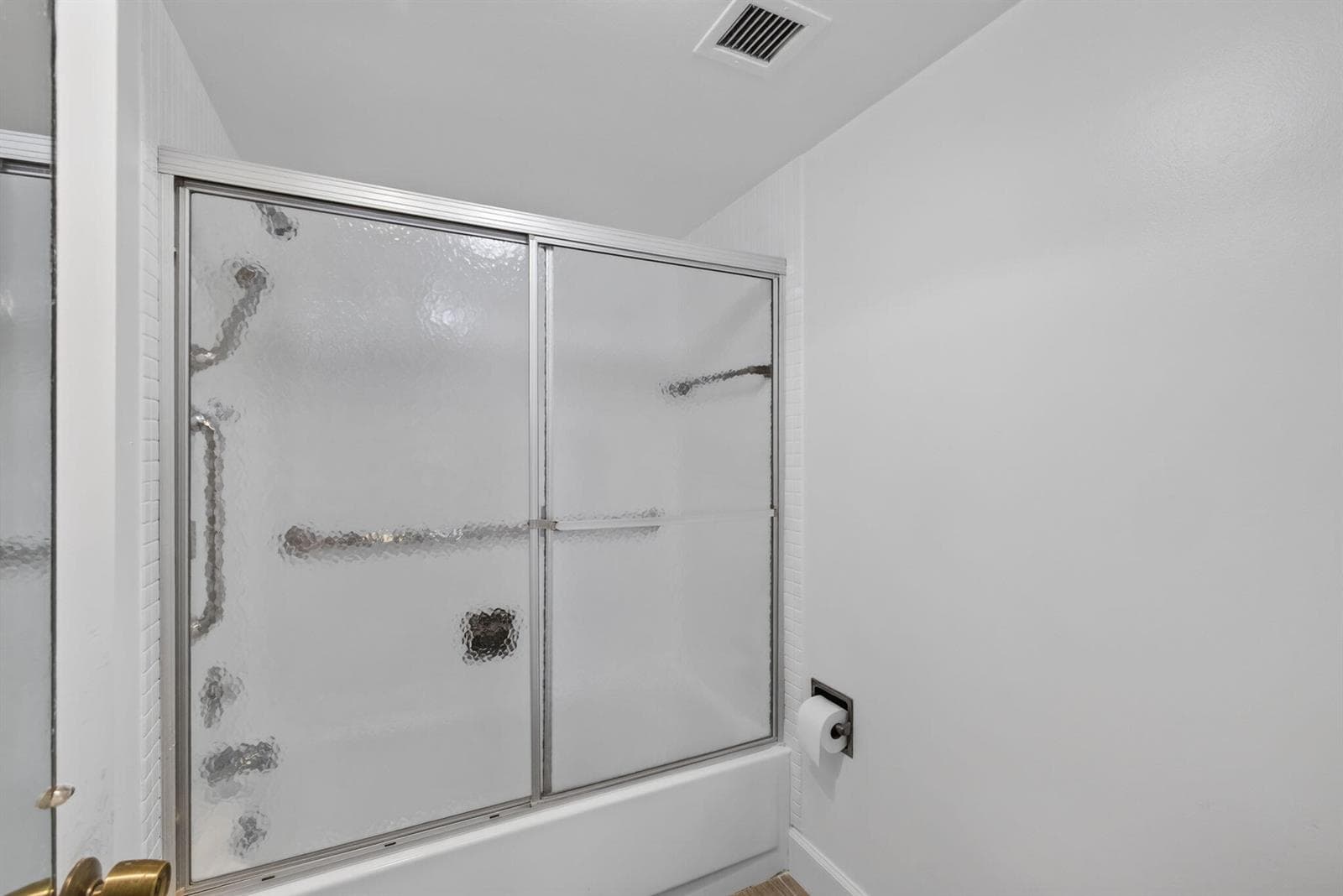 801 Lake Shore Drive 716 photo 22