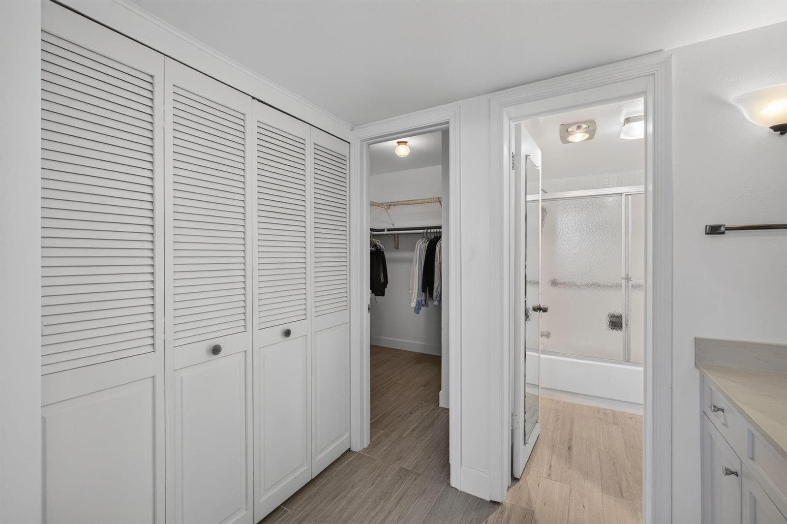801 Lake Shore Drive 716 photo 20