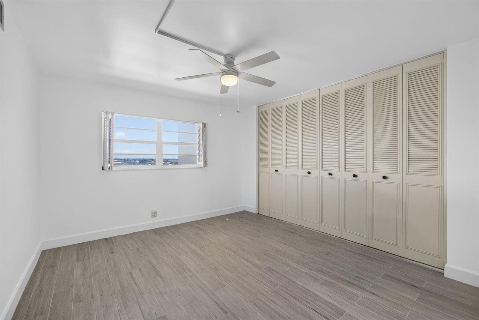 801 Lake Shore Drive 716 photo 24